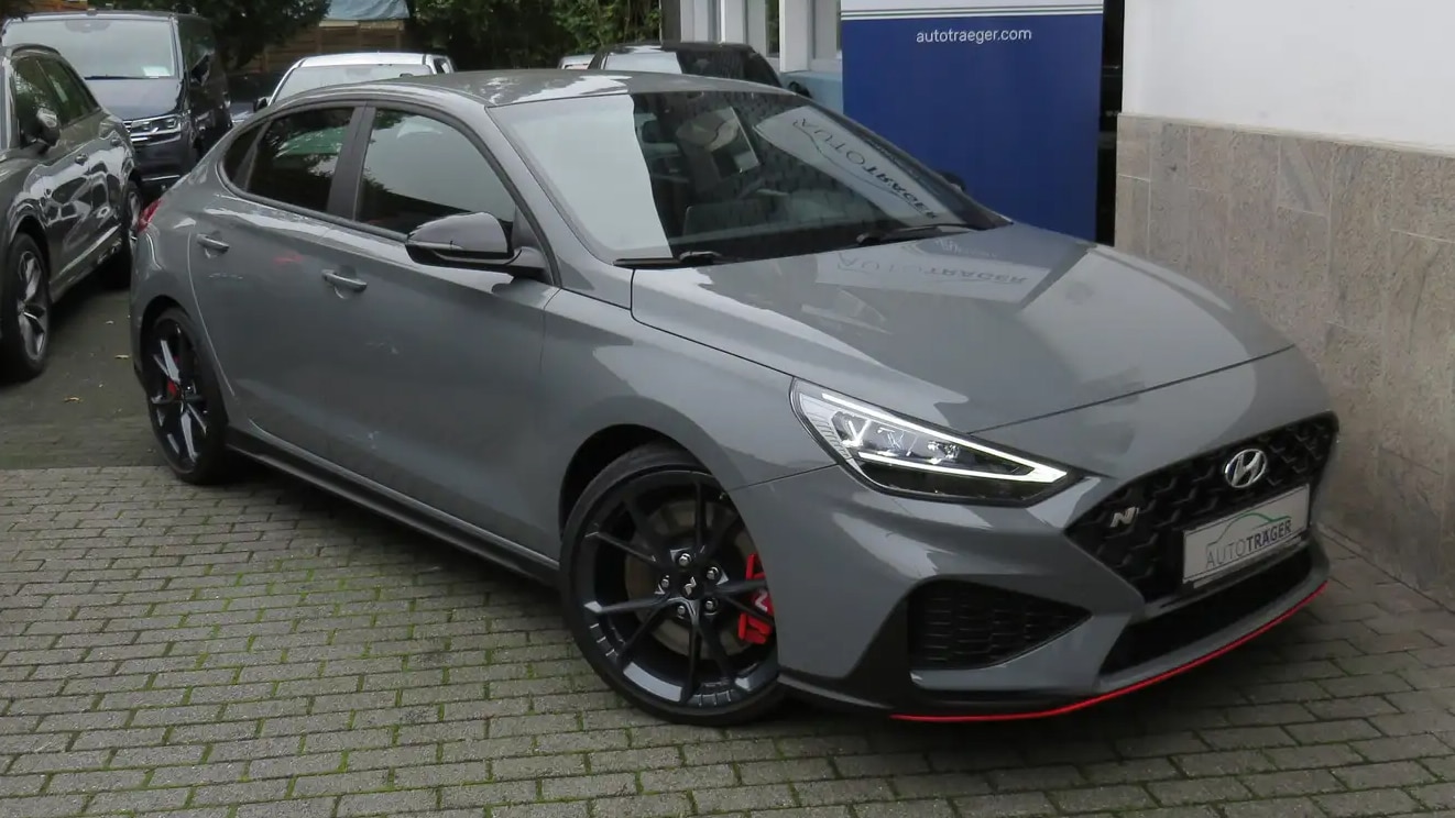 Kompaktsportler-mit-280-PS-und-wenig-Kilometern