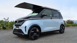 Solar statt Kabel: Nissan zeigt E-Auto mit ausfahrbarem Dachpanel