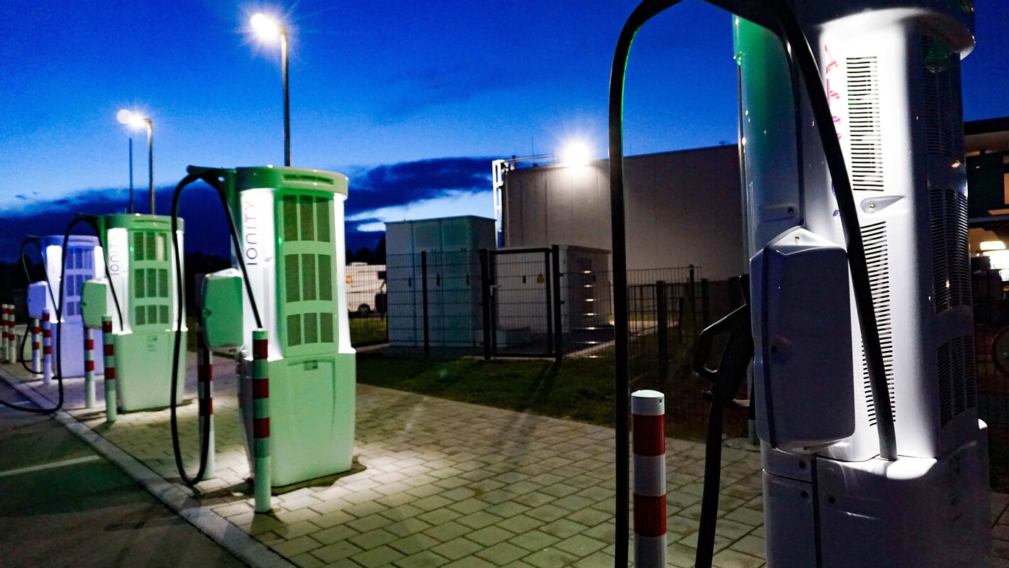 So-sch-tzen-Netzbetreiber-ihre-Lades-ulen-gegen-Kabelklau