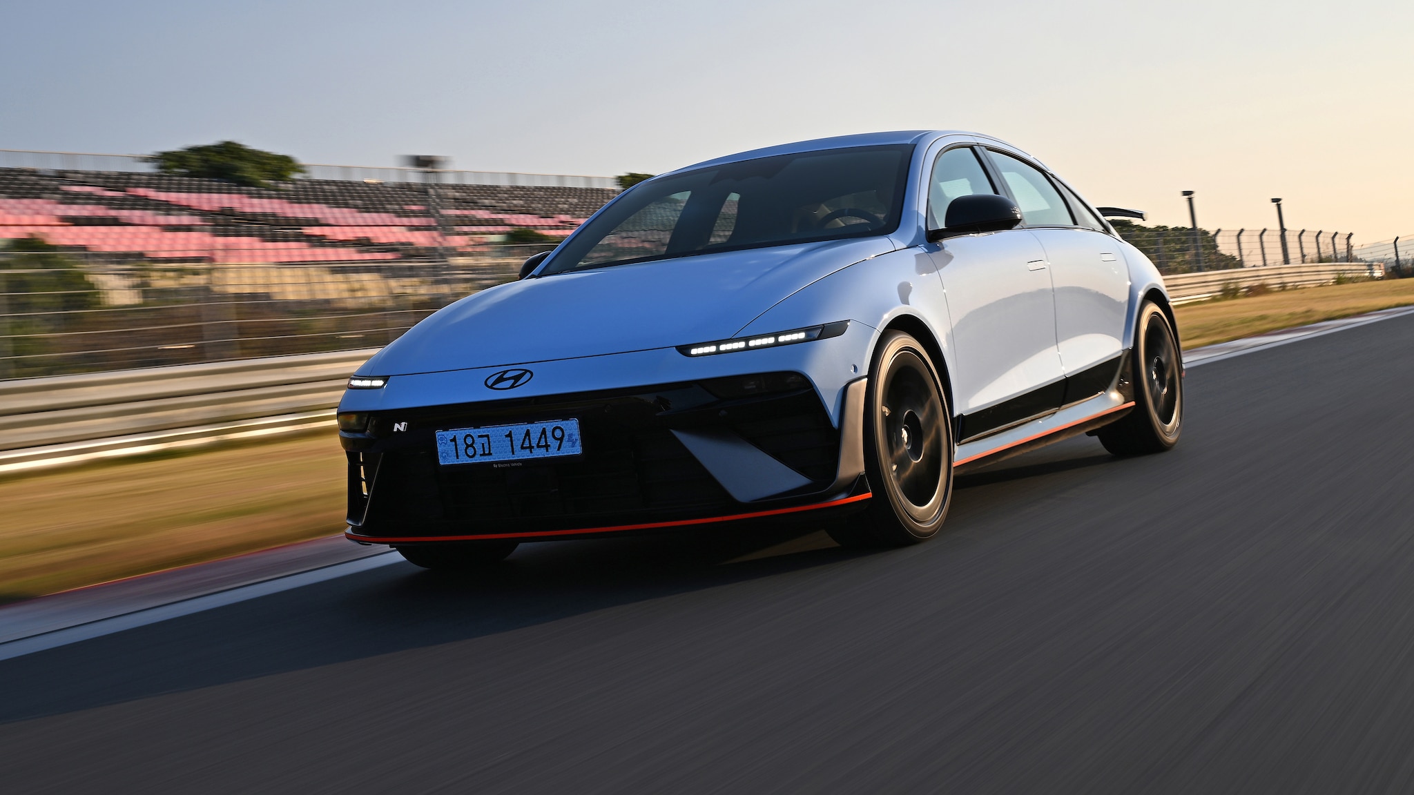 achtung-starkstrom-der-hyundai-ioniq-6-n-elektrisiert-mit-650-ps