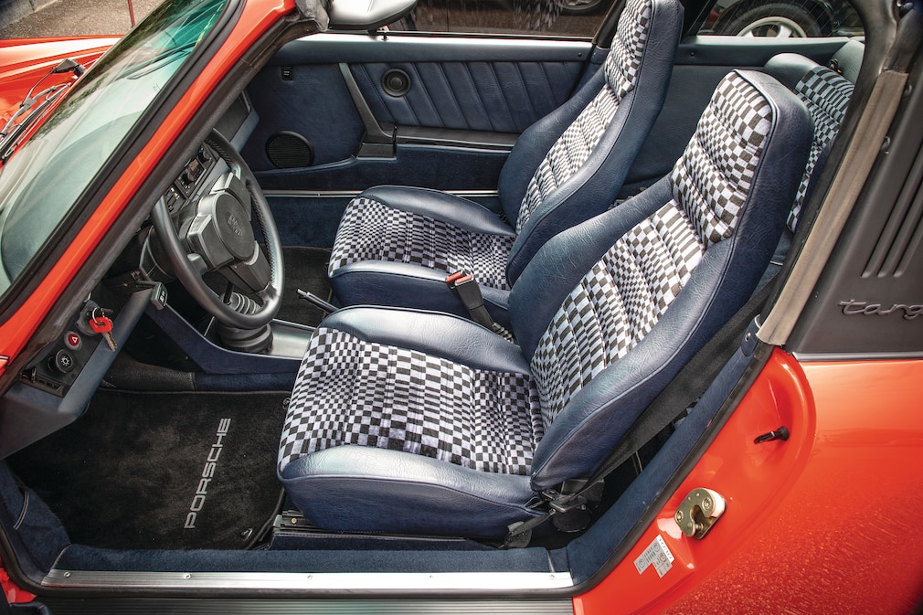 Innenraum des Porsche 911 SC Targa G-Modell mit Pascha-Polstern