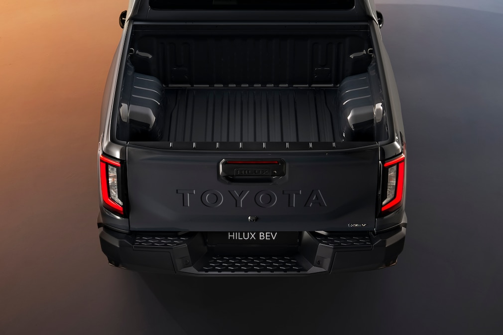 Toyota Hilux BEV (2026)
