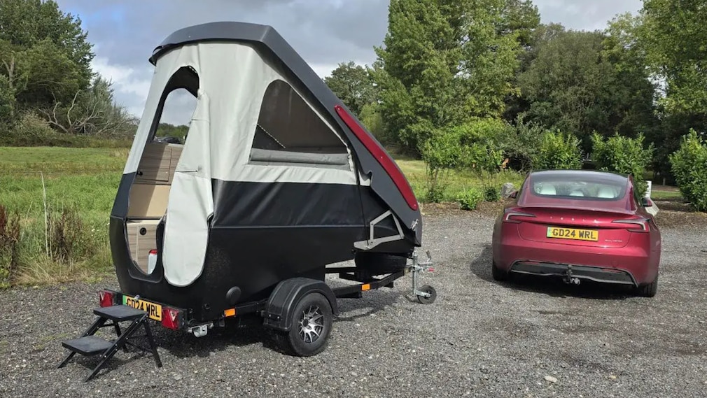 Tesla Model 3 mit Camping-Aufbau