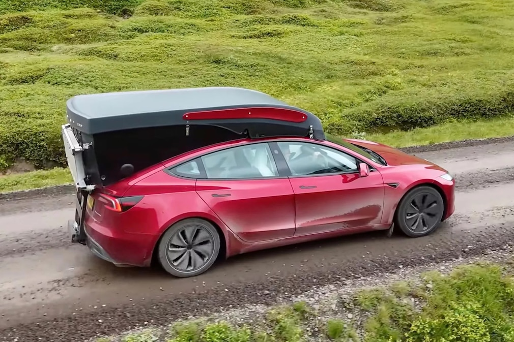 Tesla Model 3 mit Camping-Aufbau