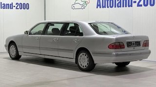 Mercedes W 210 mit sechs Türen und acht Sitzen