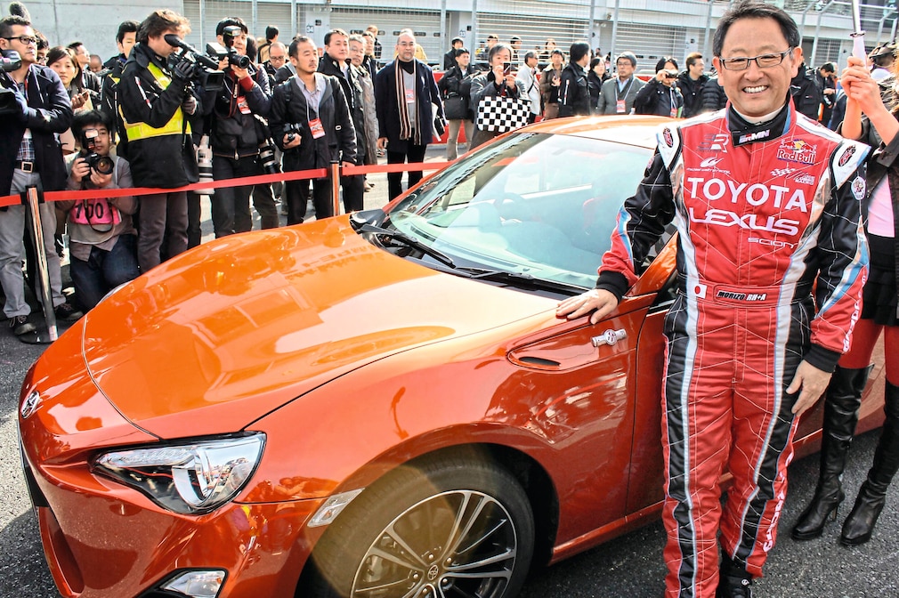 Akio Toyoda, Aufsichtsratsvorsitzender von Toyota, im Rennanzug
