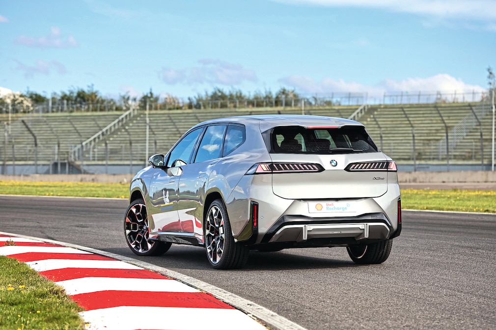 BMW iX3 („NEUE KLASSE“) Innovationspreis Goldenes Lenkrad 2025