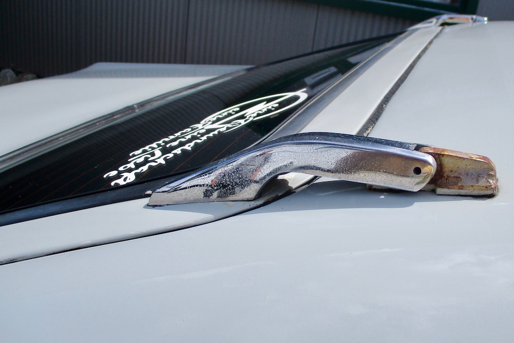 Opel Admiral B Schrägheck-Umbau von Vogt, Scharnier am Dach