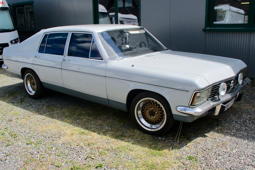Opel Admiral B Schrägheck-Umbau von Vogt stehend schräg von vorn