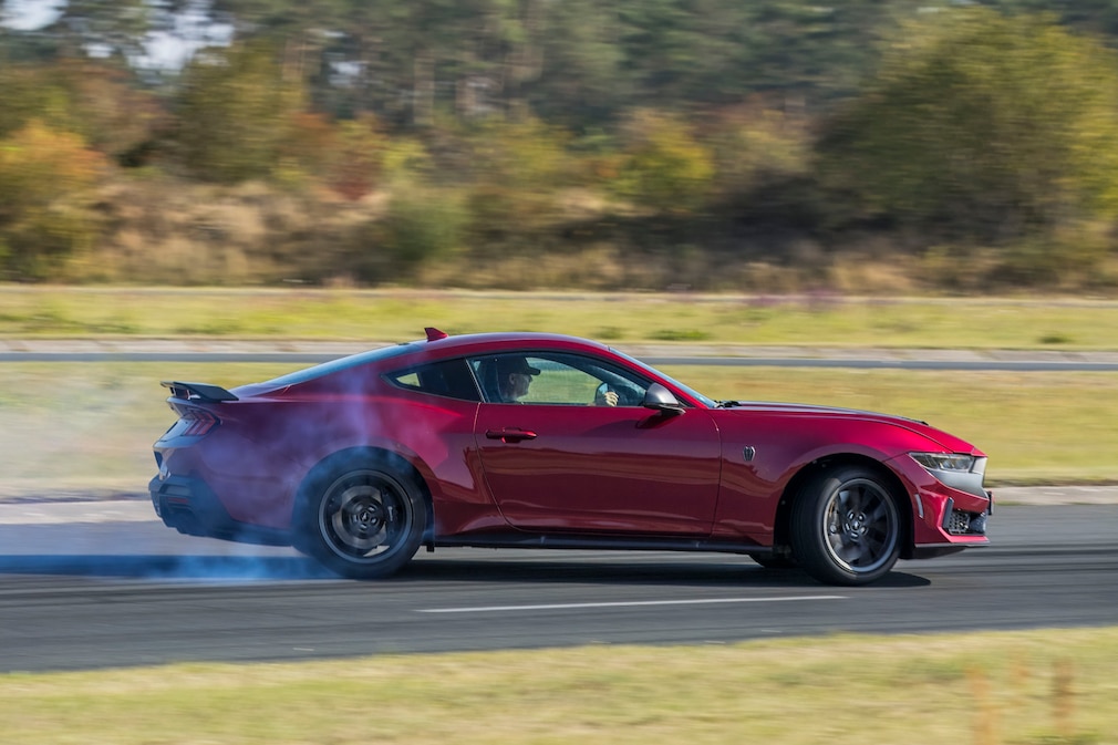 Ford Mustang Dark Horse