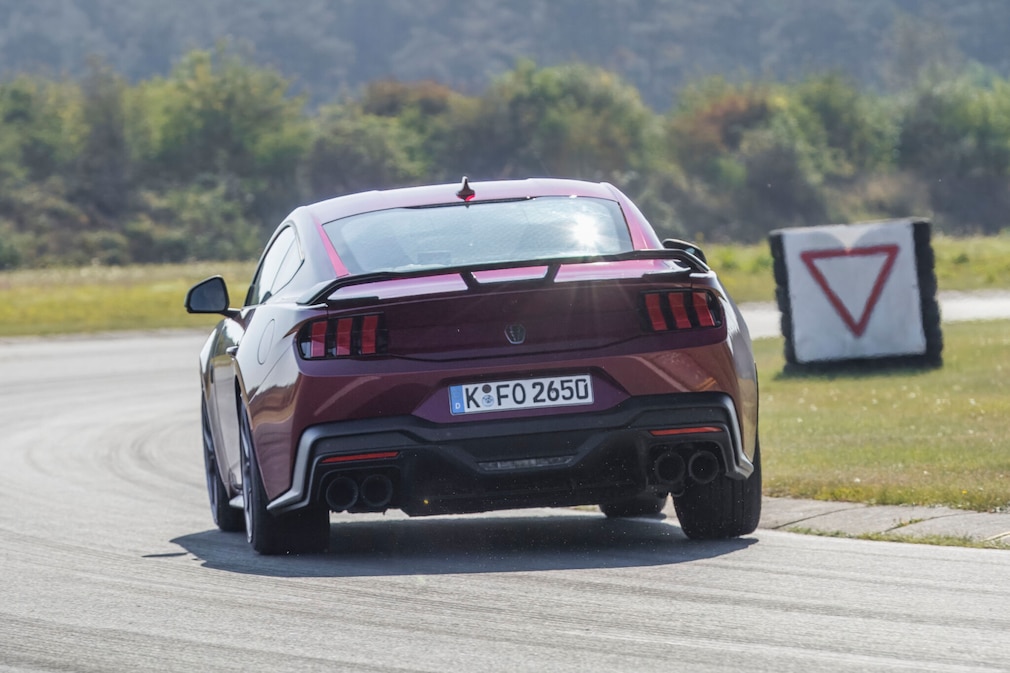 Ford Mustang Dark Horse