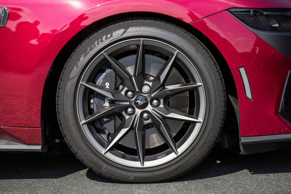 Ford Mustang Dark Horse