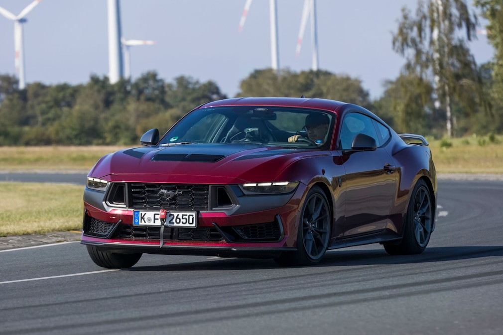 Ford Mustang Dark Horse