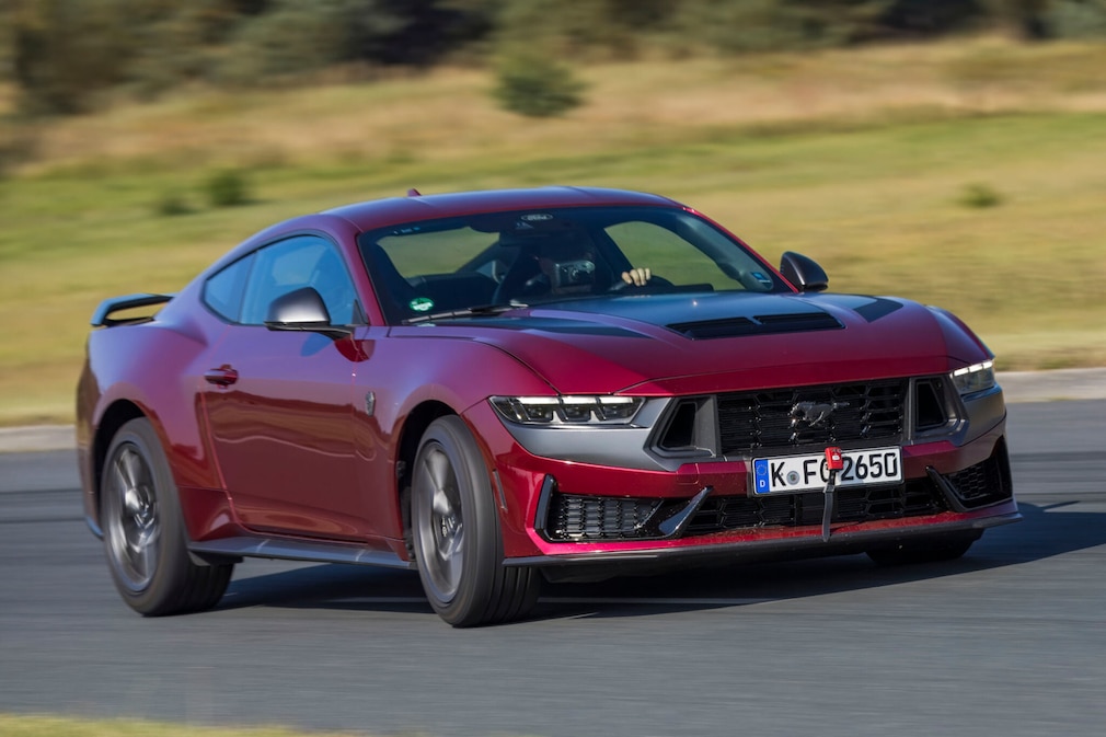 Ford Mustang Dark Horse