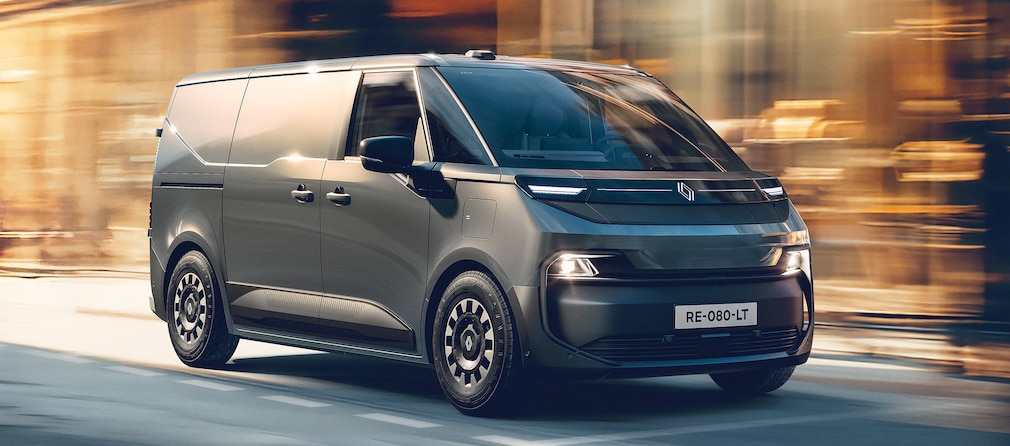 Renault Trafic E-Tech Electric parkend in der Stadt