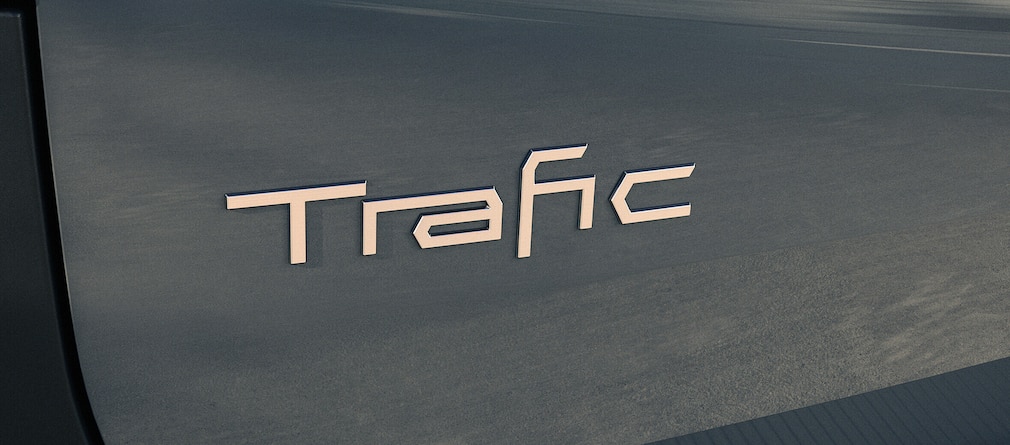 Trafic-Schriftzug auf der Hecktür des Nutzfahrzeugs