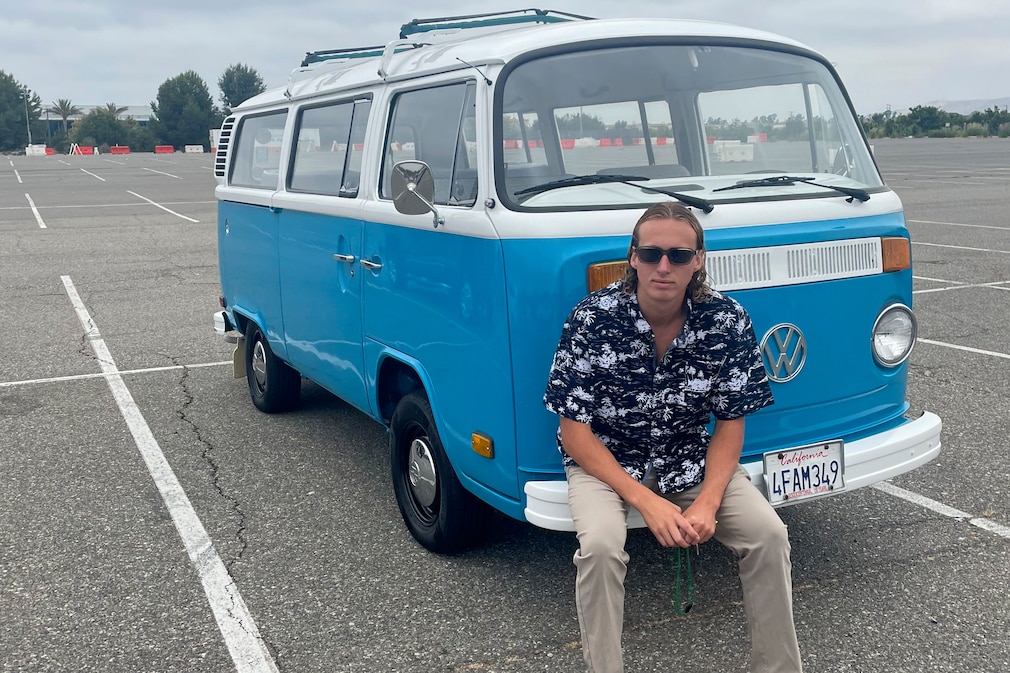 VW Bus T2 T2b Bulli mit Besitzer