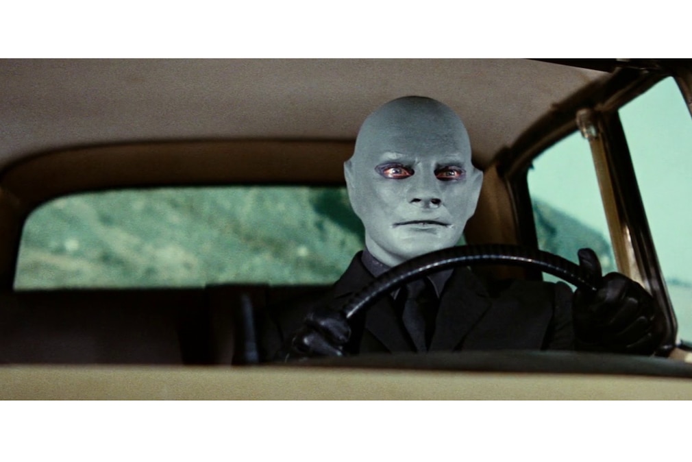 historische Filmszene: Fantomas am Steuer der DS