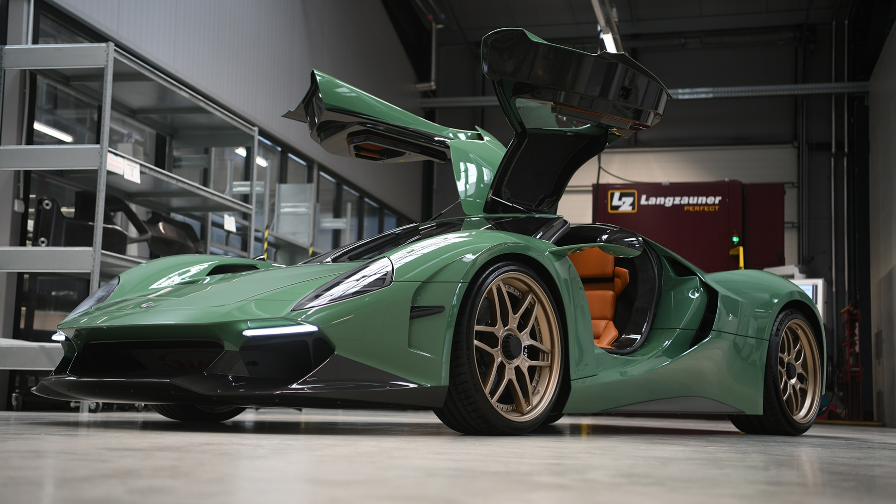 Carbon-Renner-mit-900-PS-und-Handschaltung