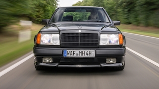 Mercedes 400 E AMG 4.2 fahrend von vorn
