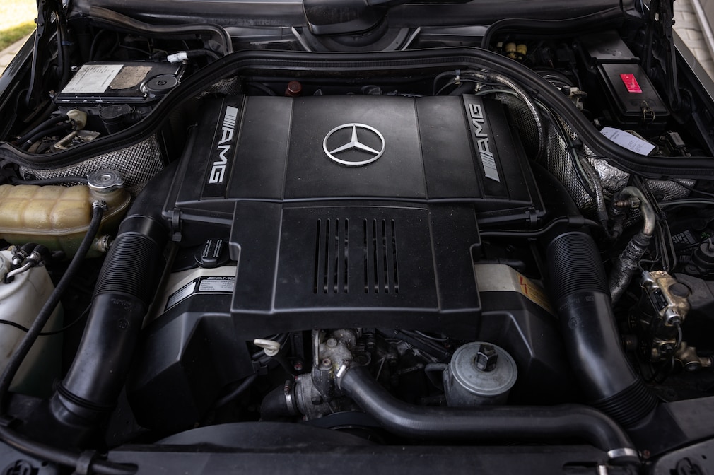 Motor des Mercedes 400 E AMG 4.2