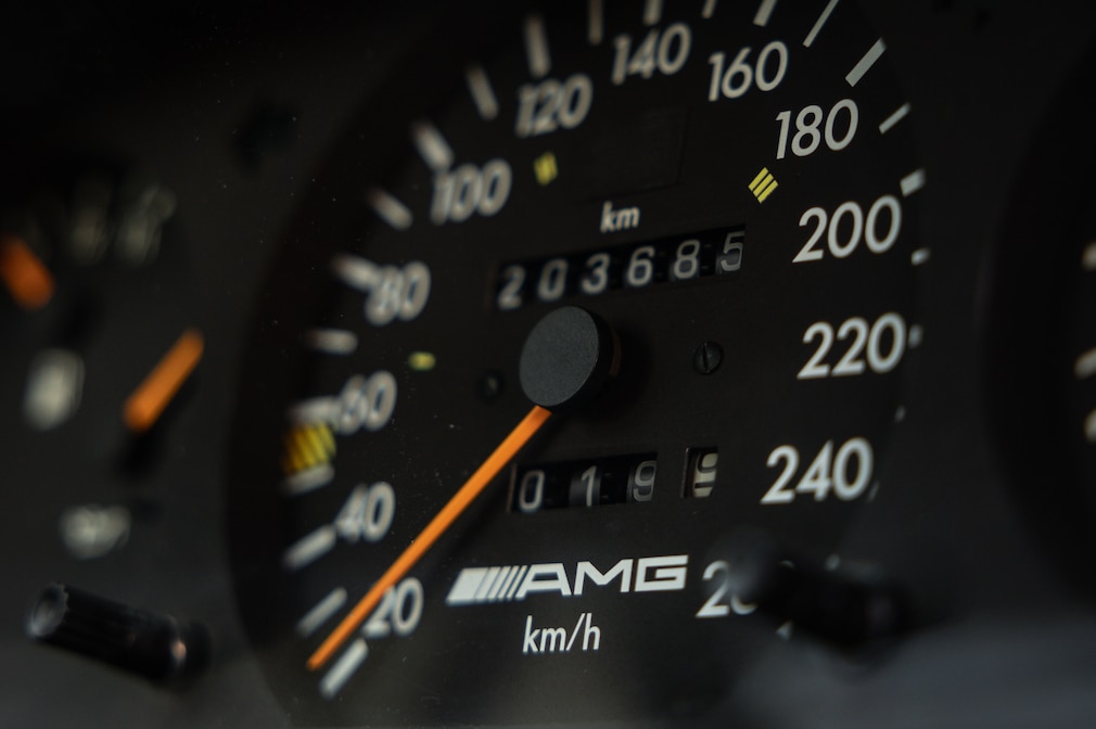 Tacho des Mercedes 400 E AMG 4.2