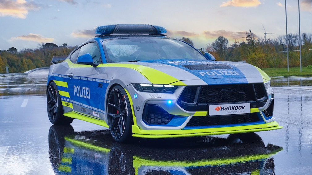 Ford Mustang im Polizei-Trimm auf der Essen Motor Show