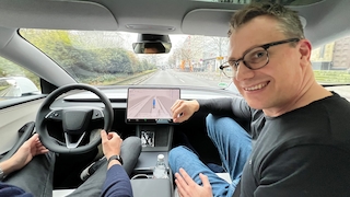 Besser als jeder Autofahrer? Der Super-Assistent von Tesla im Check