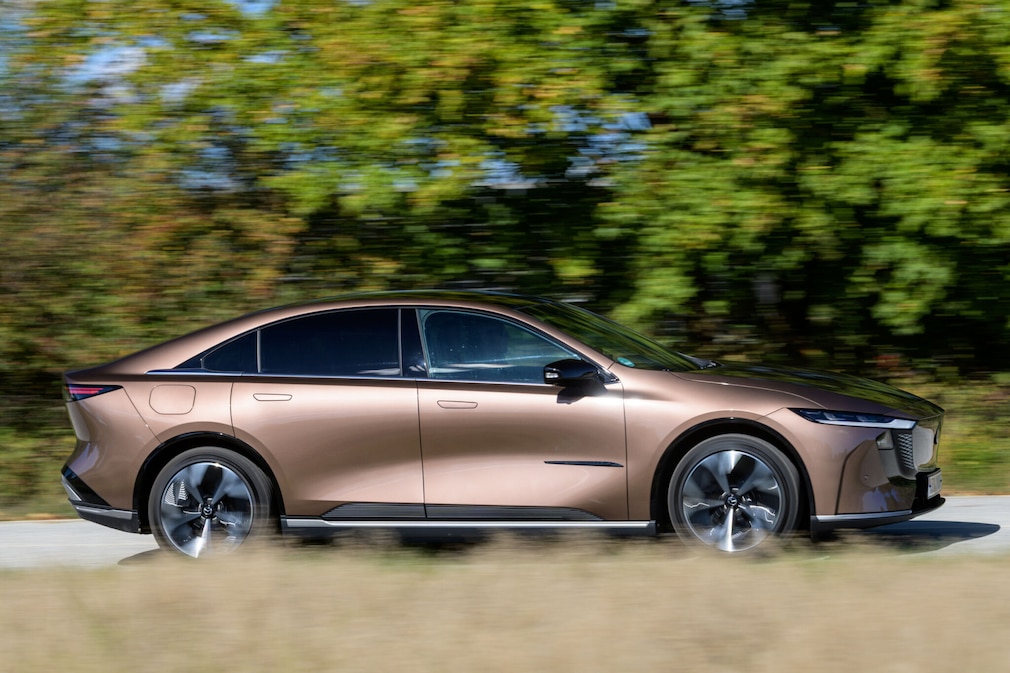 Mazda 6e