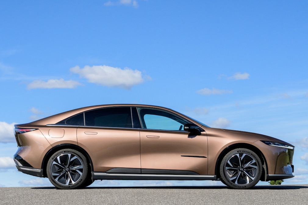 Mazda 6e