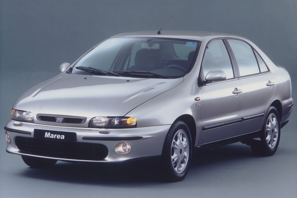 Fiat Marea Stufenheck stehend schräg von vorn