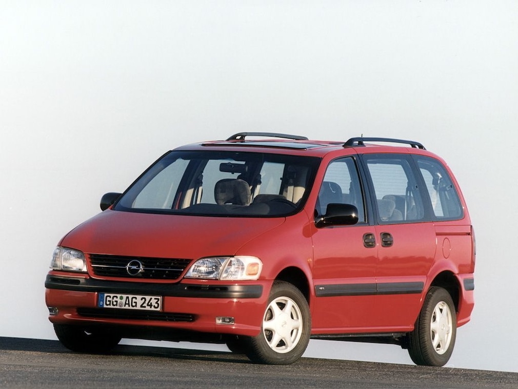 Opel Sintra stehend schräg von vorn