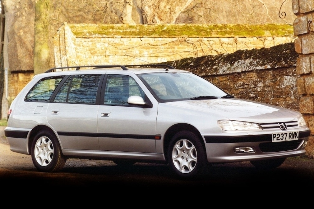 Peugeot 406 Break stehend schräg von vorn