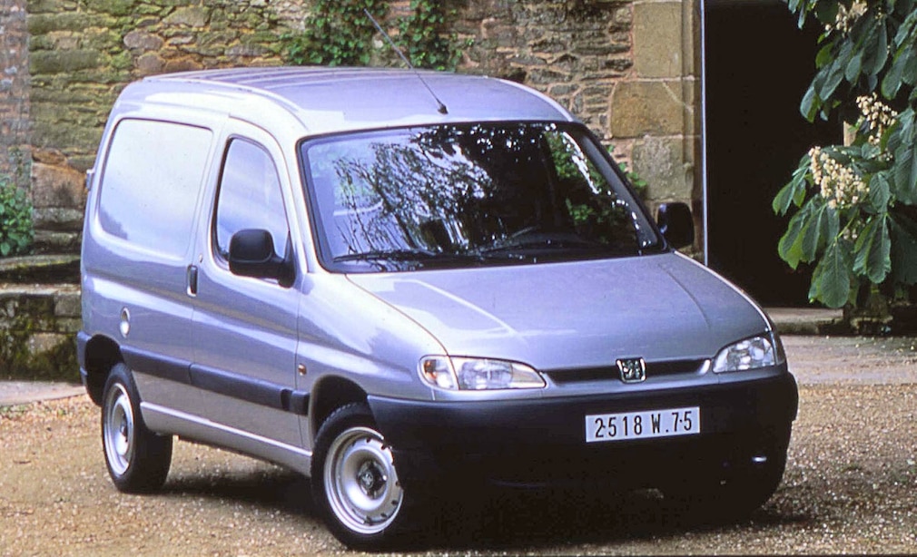 Peugeot Partner I, hier als Transporter mit Blech statt hinteren Seitenfenstern.