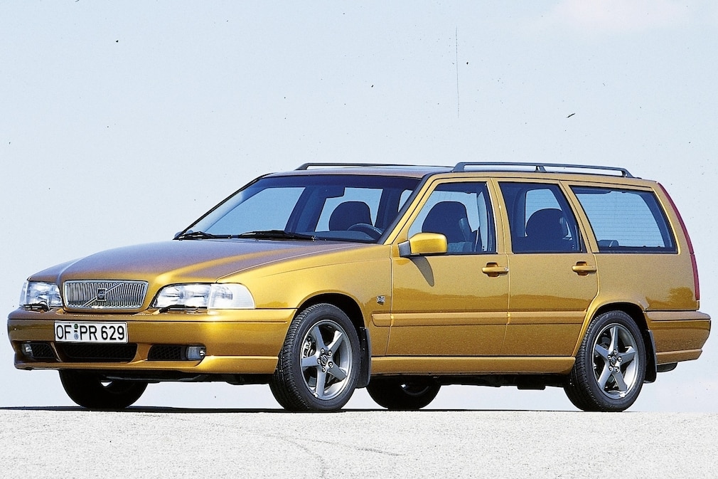 Volvo V70 (Typ L/P80) stehend schräg von vorn