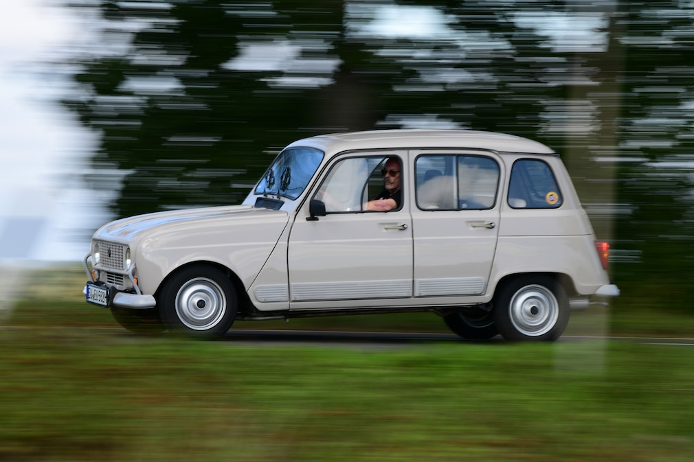 Renault 4 E-Tech elektrisch gegen R4 (1961): Neu vs. Alt