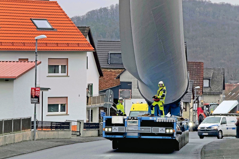 Schwerlast-Transport: So steuert man einen 24-Tonnen-Flügel