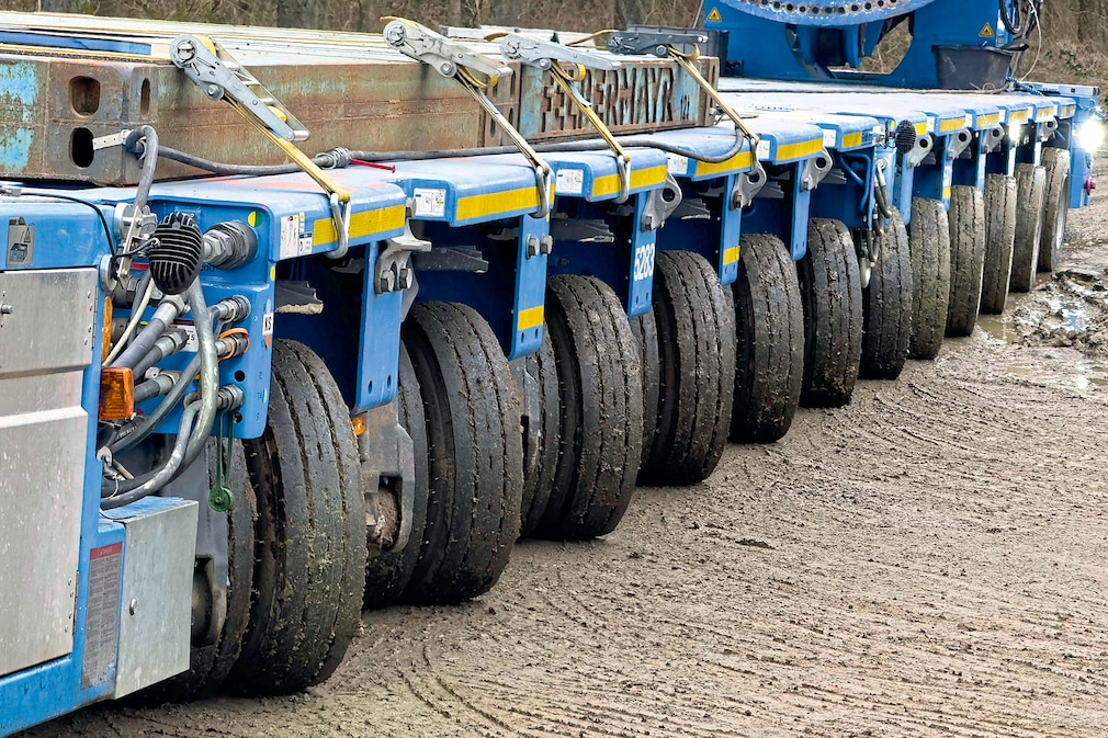 Schwerlast-Transport: So steuert man einen 24-Tonnen-Flügel