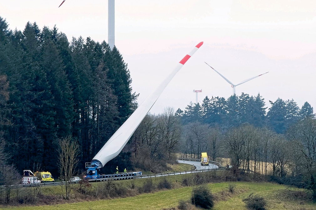 Schwerlast-Transport: So steuert man einen 24-Tonnen-Flügel