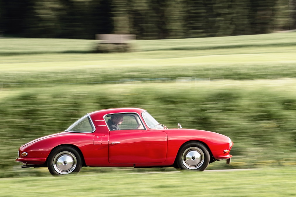DKW 3=6 Monza fahrend von der Seite