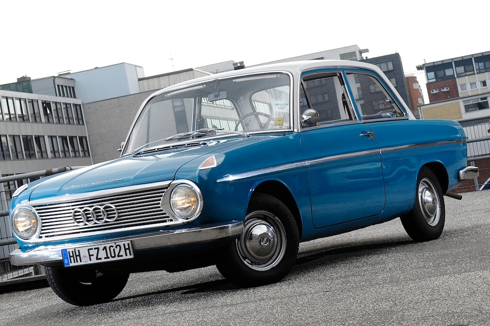DKW F102 stehend von schräg vorn