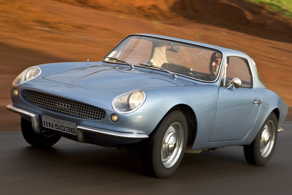 DKW-Vemag GT Malzoni fahrend von schräg vorn