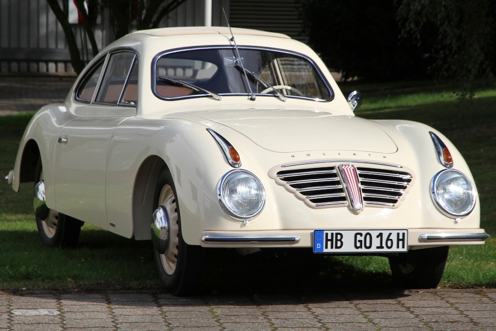 Goliath GP700 Sportcoupé stehend schräg von vorn