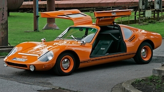 Melkus RS1000 mit offenen Flügeltüren, stehend schräg von vorn