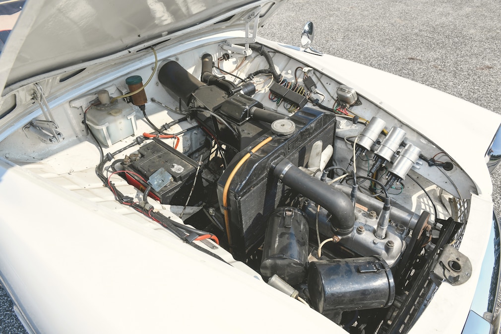 Wartburg Sportwagen 313/1 fahrend schräg von hinten