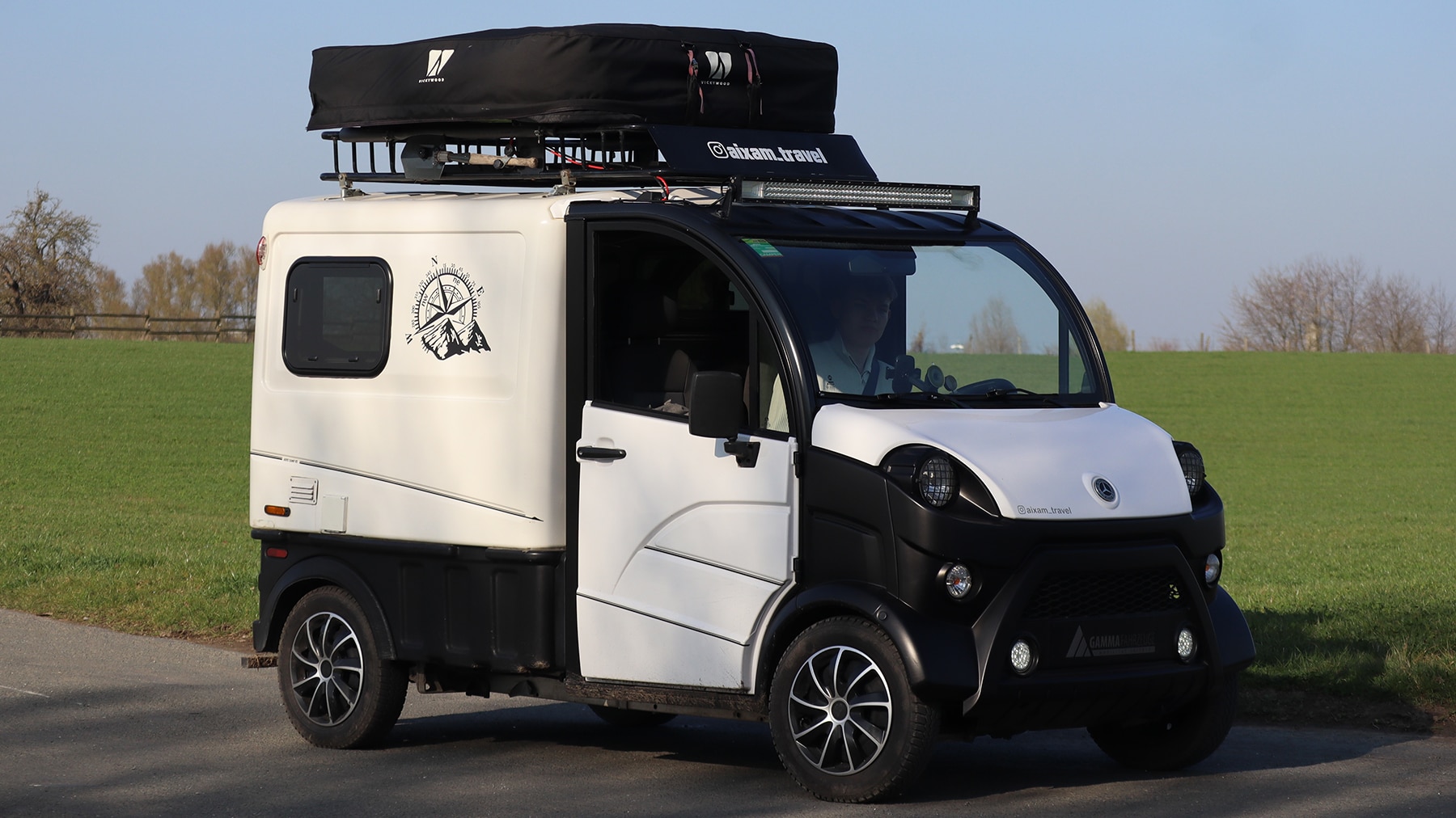 Dieses-Wohnmobil-ist-kleiner-als-eine-Besenkammer