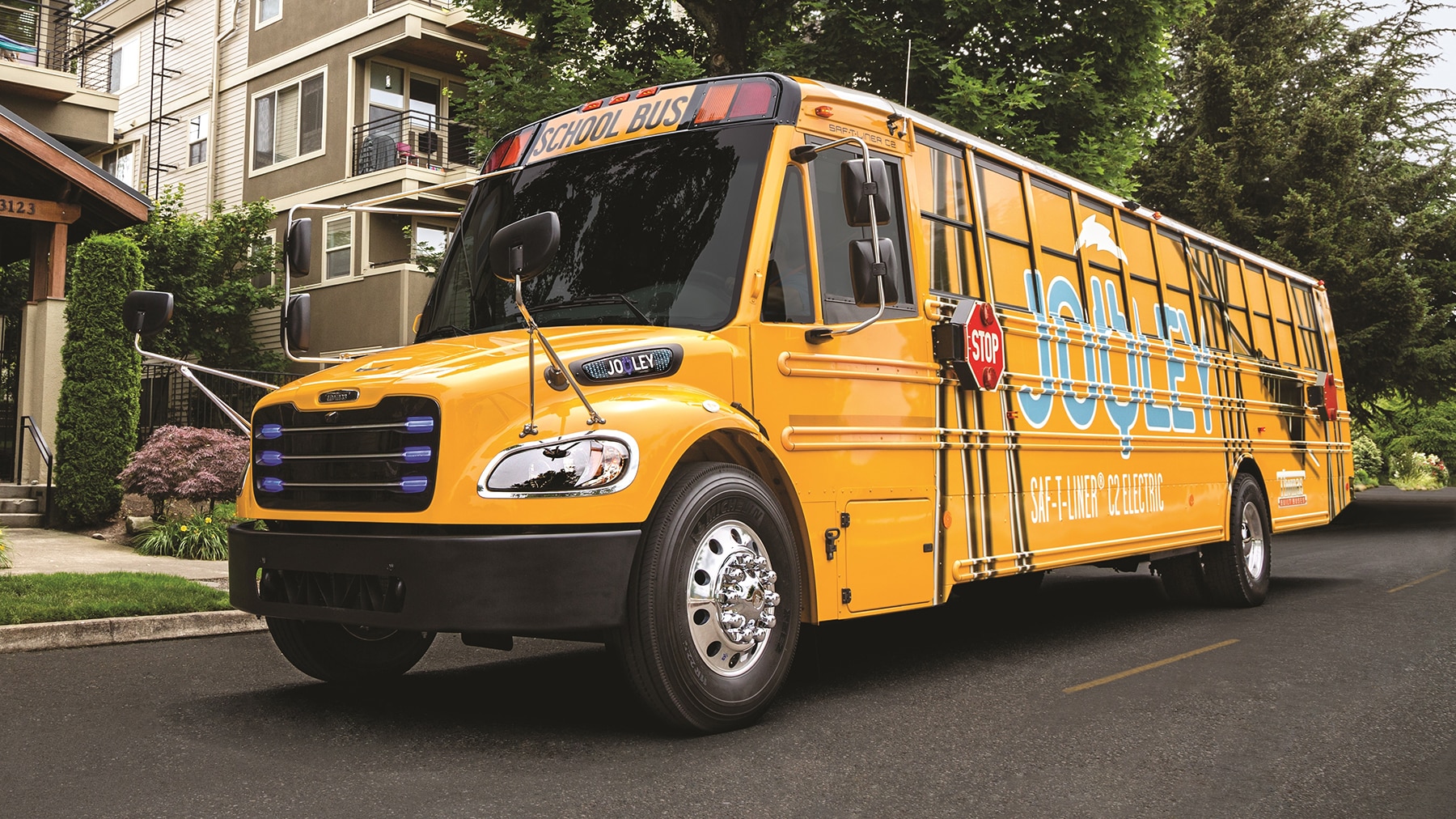 Von-Diesel-zu-Elektro-Der-Klassiker-unter-den-Schulbussen-wird-modern