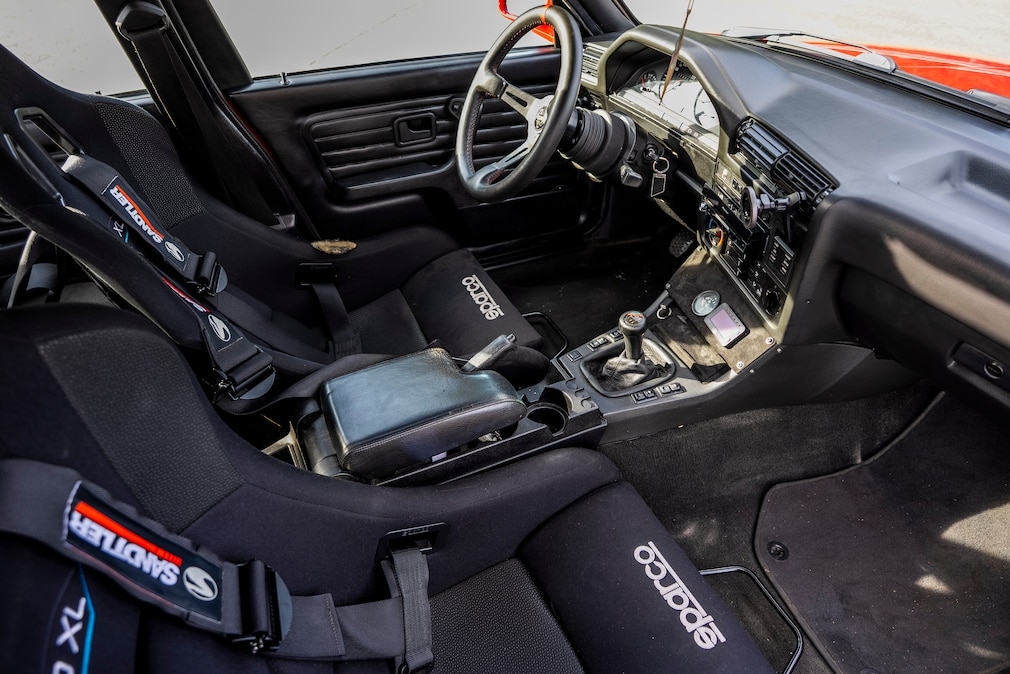 Innenraum, Cockpit und Sitze des BMW E30 Touring M3-Umbau