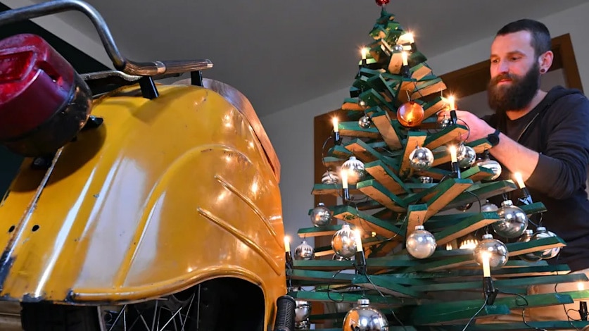 Simson-Blinker als Christbaumkugeln