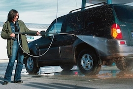 Geländewagen-Reinigung